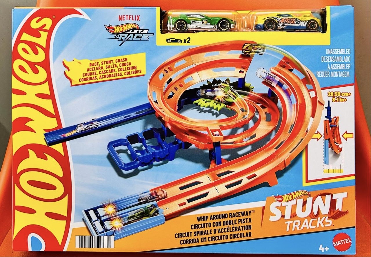 Hot Wheels Whip Around Raceway, 2 Toy Cars in 1:64 Scale, Storage