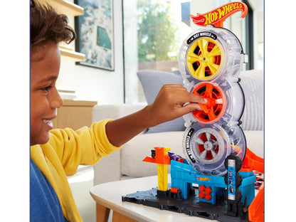 Hot Wheels City Super Twist Tire Shop™ Playset, Spin The Key to Make Cars Travel Through The Tires, Includes 1 Hot Wheels® Car