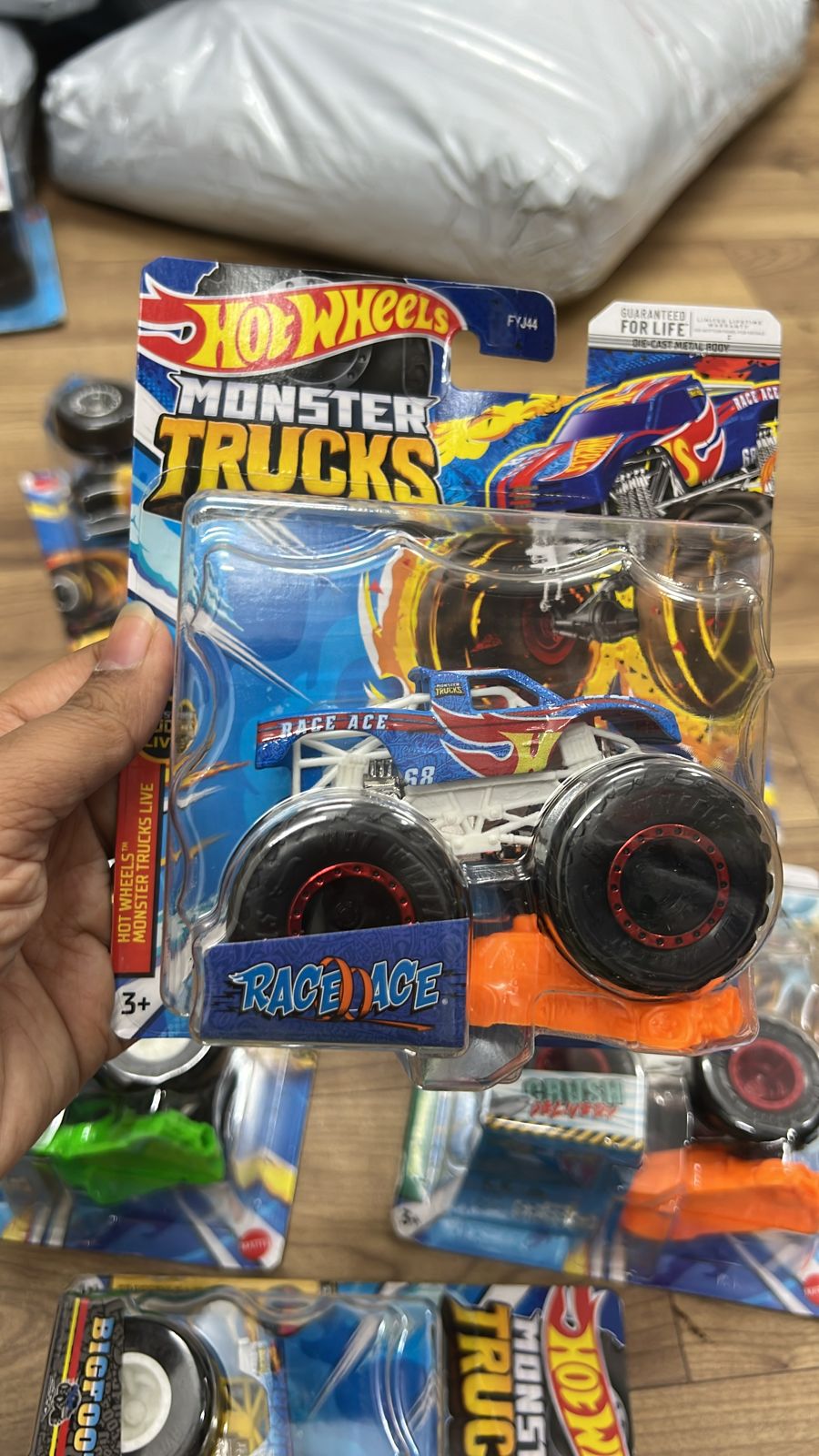 Monster Truck Hotwheels- Race Ace